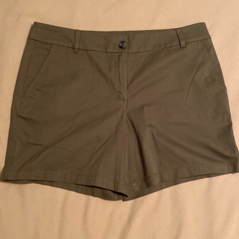 LOFT 6”shorts size 12 olive